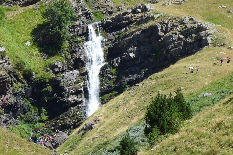Cascada de las negras en comarca jacetania Huesca.jpg