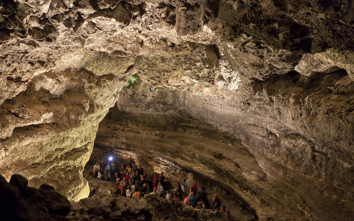 Cueva de los verdes.jpg