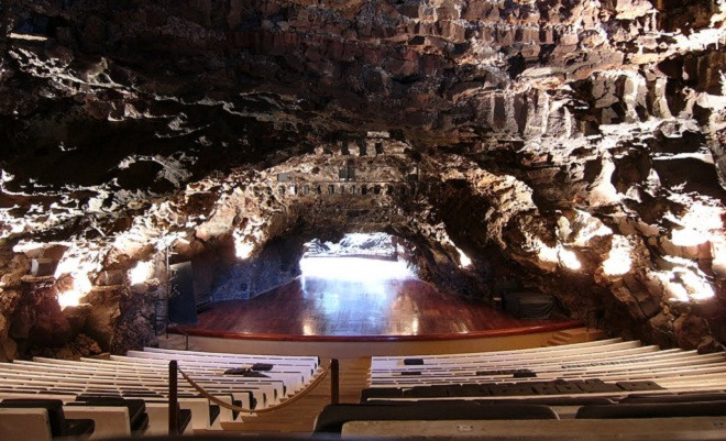 Jameos del agua2.jpg