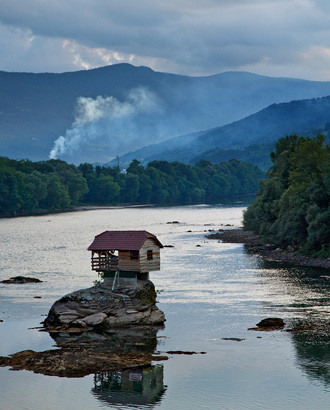 Cabaña junto al río