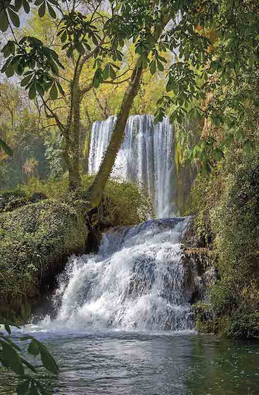 cascada caprichosa monasterio de piedra aventura amazonia.jpg