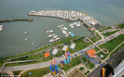 dos-saltadores-tirolina.jpg