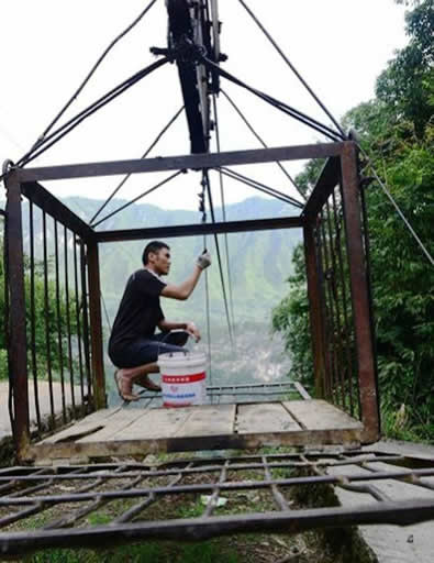 engrasando-teleferico.jpg